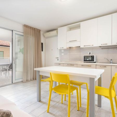Blu Indaco Villa Elsa Lignano Sabbiadoro Exterior foto